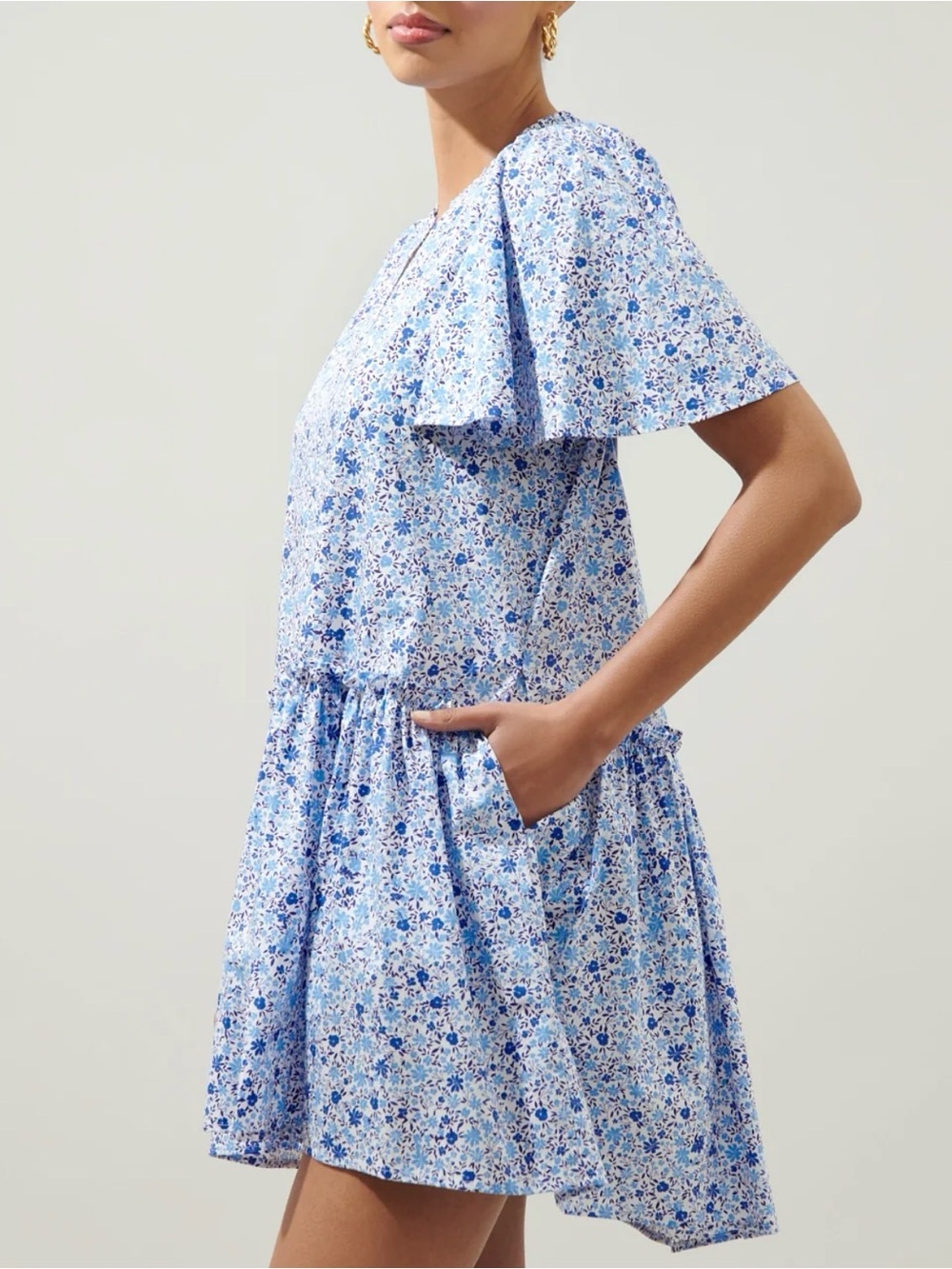 Sugarlips Blue and White Floral High-Low V-Neck Dress - Picture 4 of 6